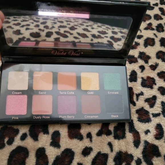 SOLD! Violet Voss Essentials Pro Series - Picture 3 of 4